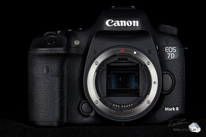 Das Gehäuse der Canon EOS 7D Mark II mit Blick auf den Sensor (Foto: Eric) 